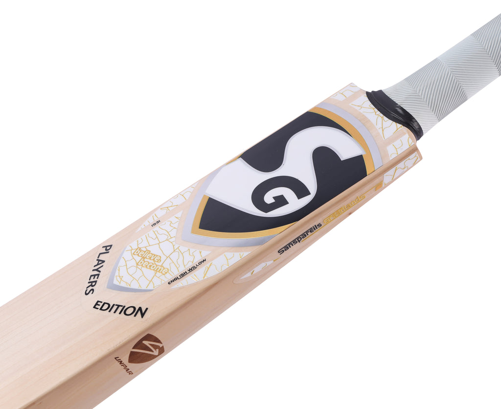 SG Players Edition Grade 1+ English Willow cricket bat front view close up