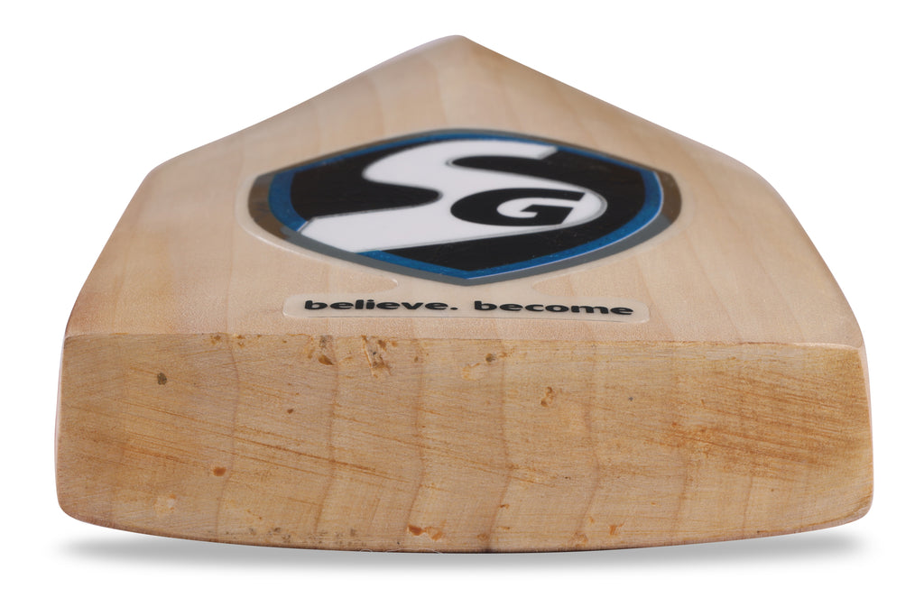 SG RP 17 bat showing STR8BAT sensor technology and traditional shaping, bottom toe view